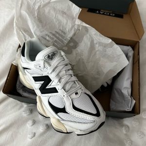 New Balance 9060 black and white womens 7